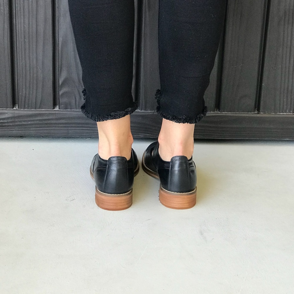Cut Out Laceless Boyfriend Loafer Oxfords - Picture 4 of 8